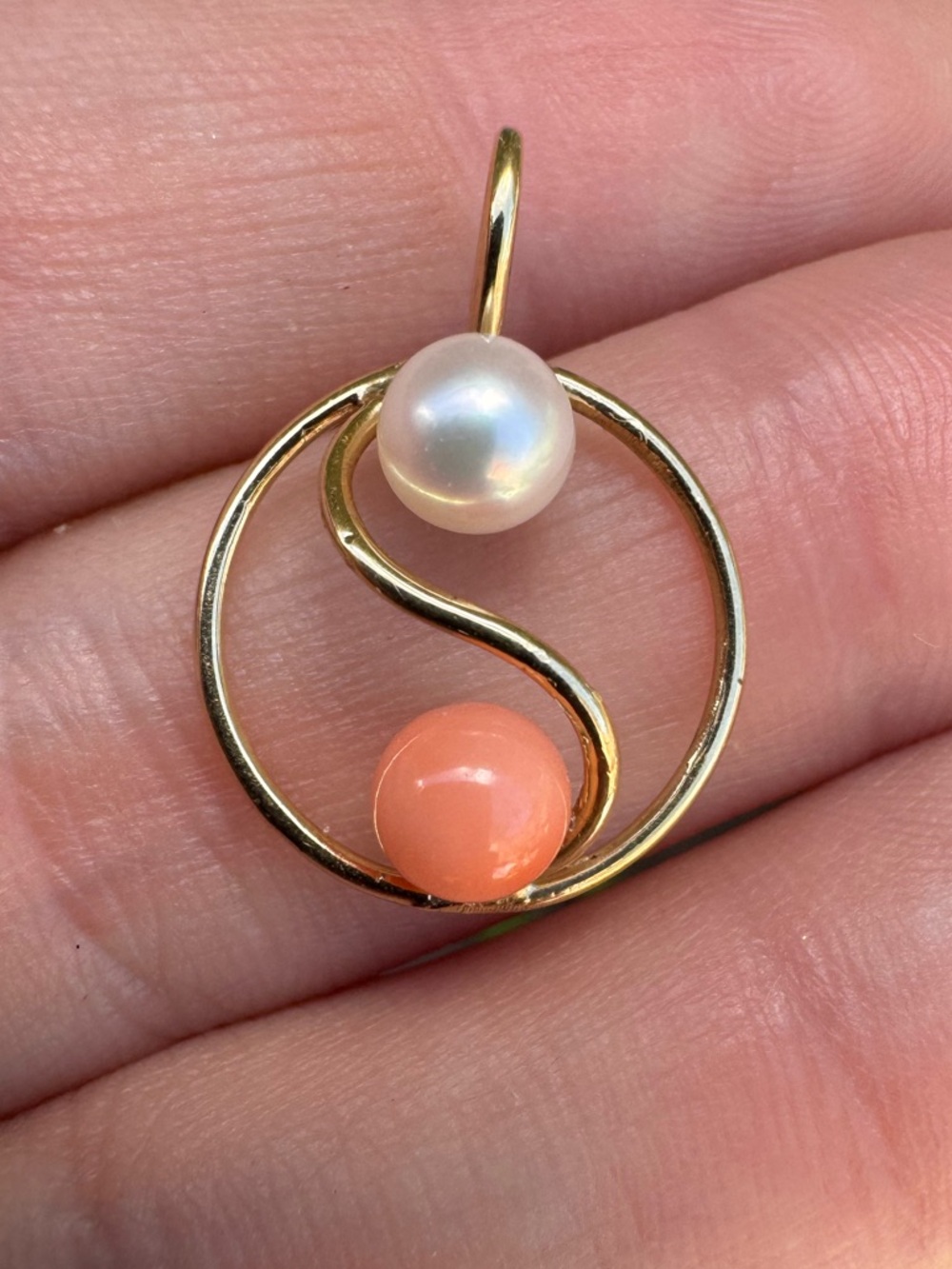HAWAII solid 14k gold genuine coral/pearl pendant